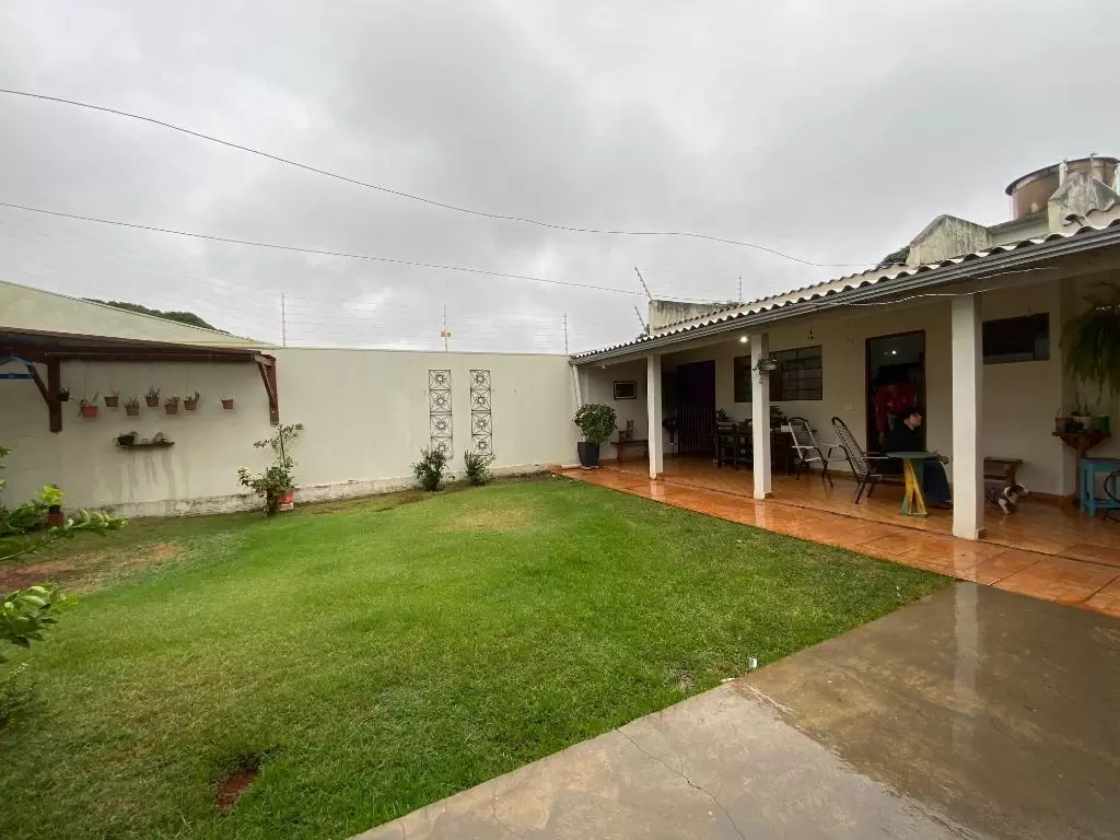 Casa na Zona 8 com 3 quartos – Terreno 360m²