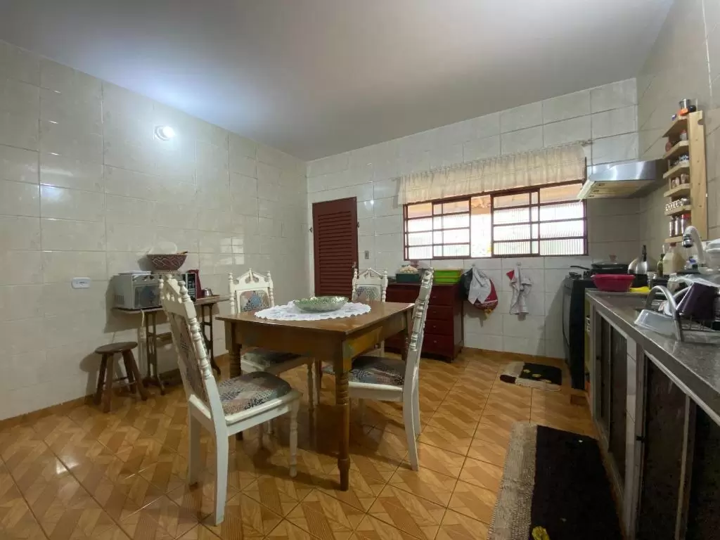 Casa na Zona 8 com 3 quartos – Terreno 360m²