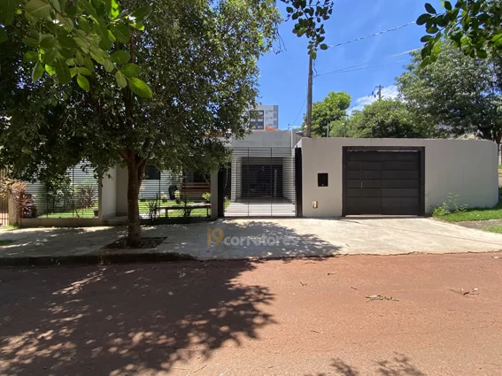 Linda Casa com 3 quartos, 3 banheiros-  Terreno Inteiro