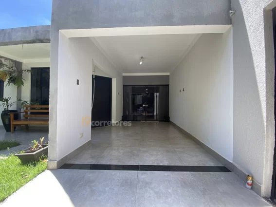 Linda Casa com 3 quartos, 3 banheiros-  Terreno Inteiro